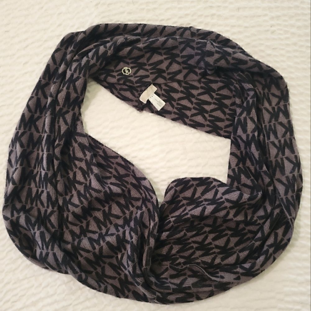 MICHAEL KORS Black/Gray MK Logo Monogram Large Infinity Scarf MSRP $88 60" round